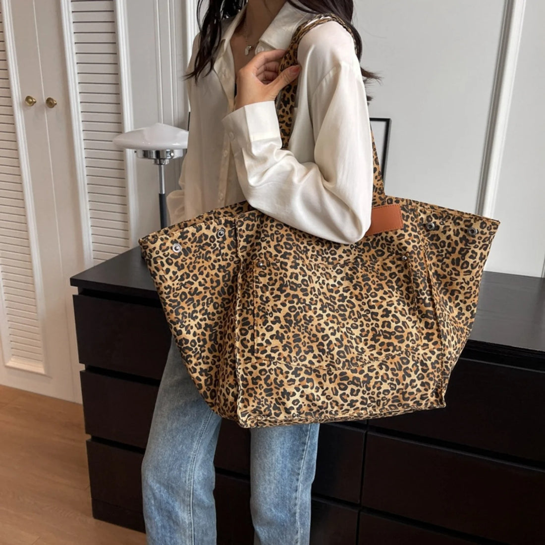 Dark Brown Trendy Retro Style Tote Bag with Spotted Pattern