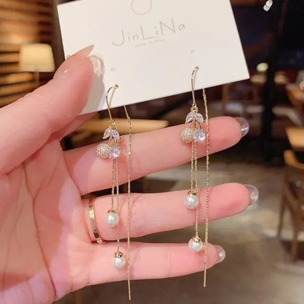 Gold Hanging Earrings with Pearls Subtle Elegance