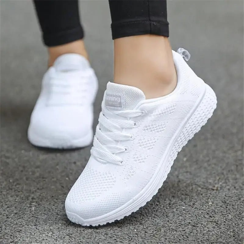 Light and comfortable lace-up shoes - White