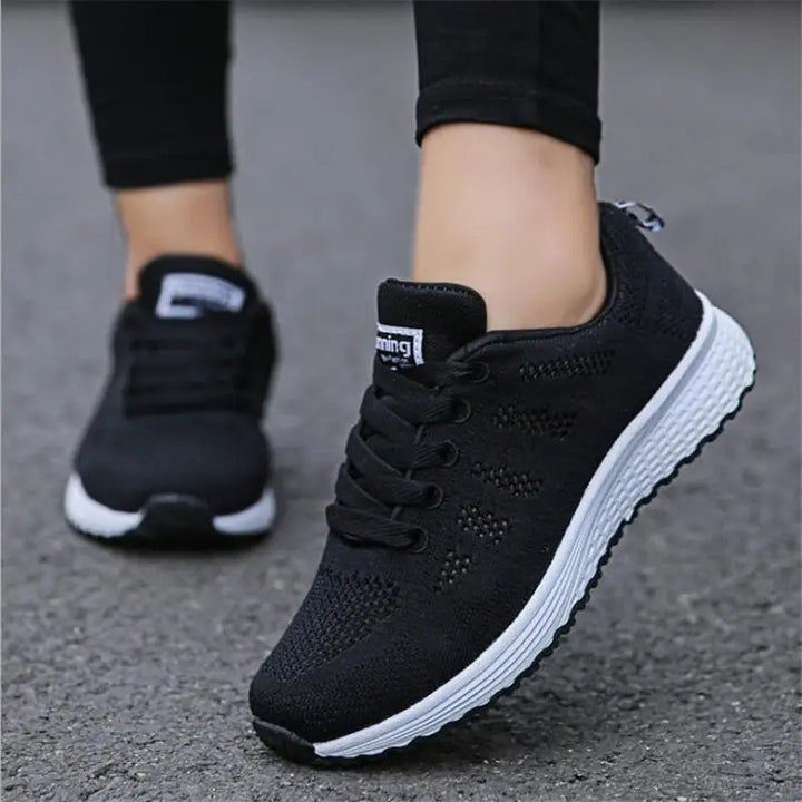 Light and comfortable lace-up shoes - Black