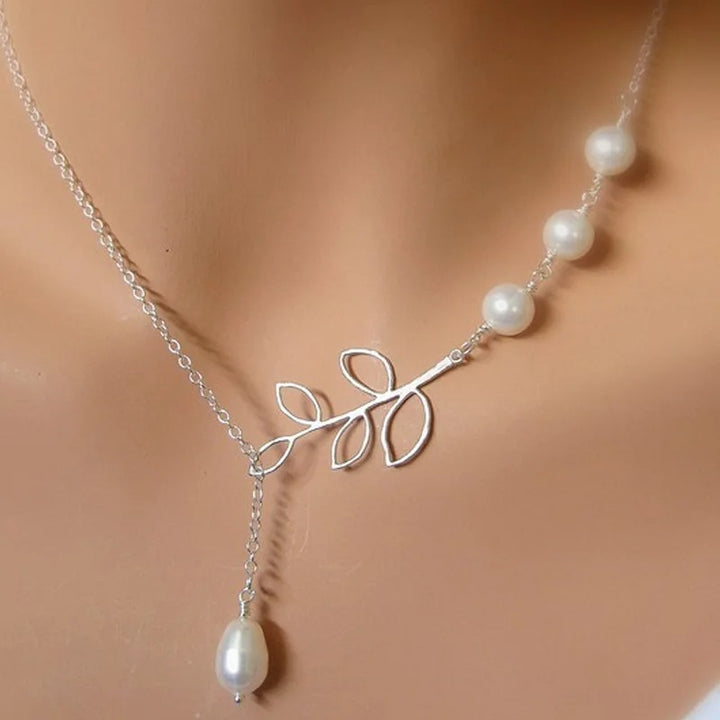 Silver Necklace with Branch and Pearls – Elegant and Delicate