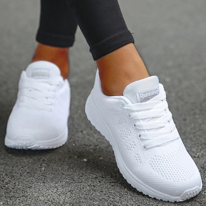 Light and comfortable lace-up shoes - White